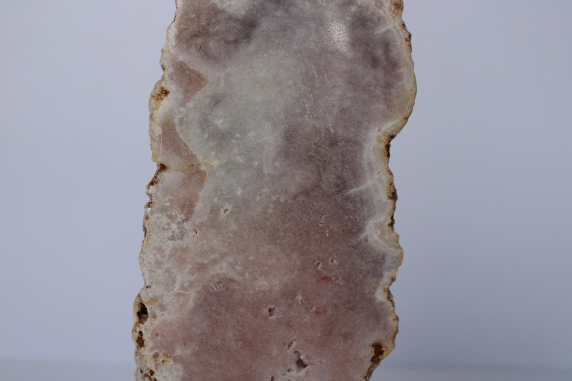 Roze amethist op standaard - Gemstone Dreams