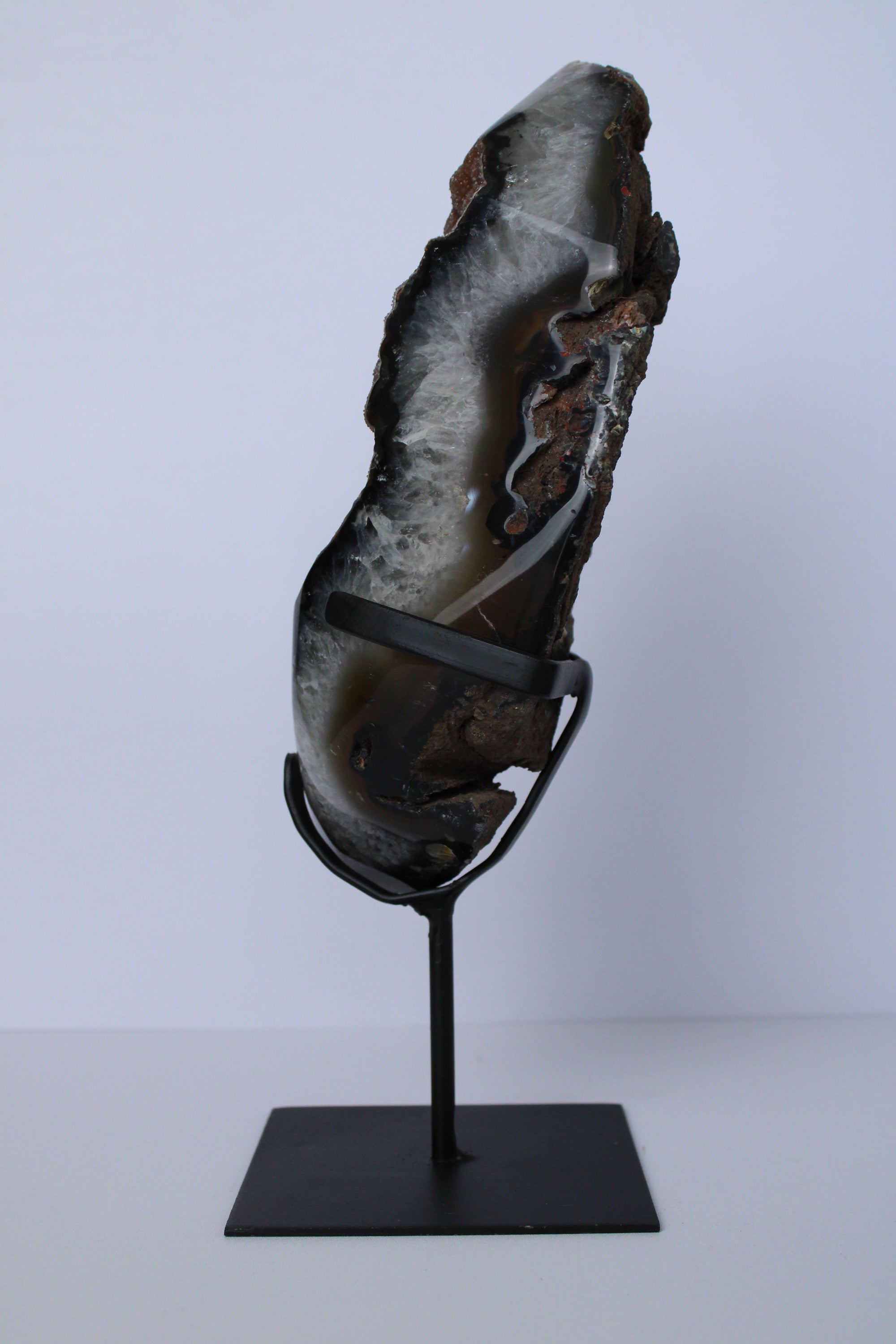 Agaat geode A+ kwaliteit op standaard - Gemstone Dreams