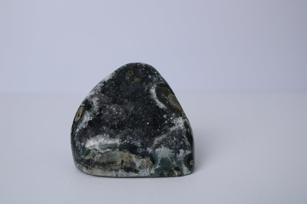 Groene amethist standvlak - Gemstone Dreams