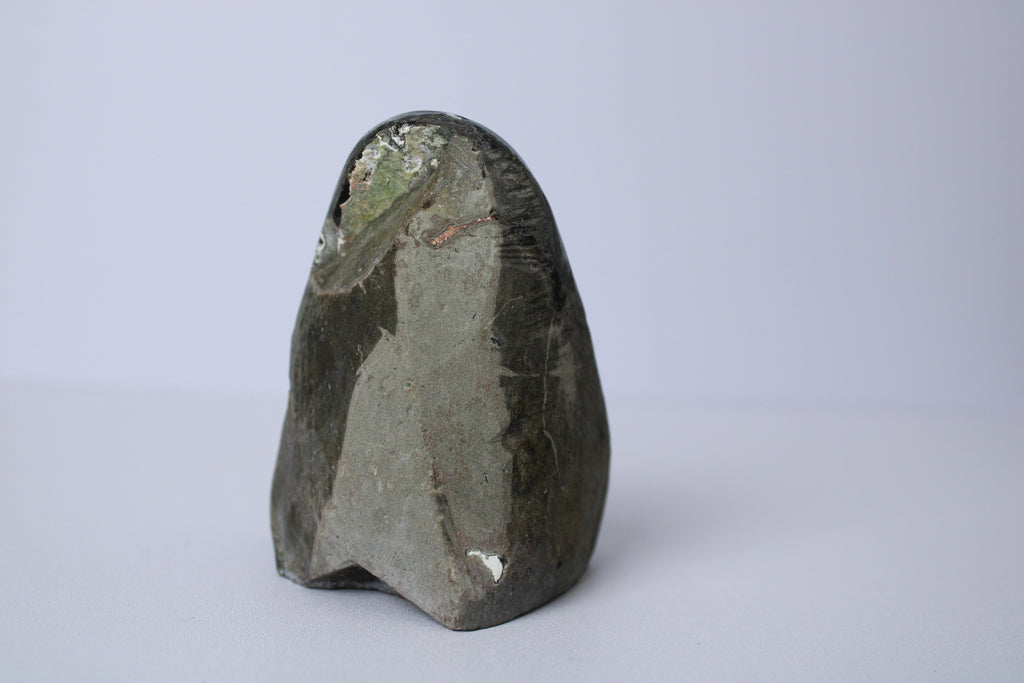 Zwarte amethist standvlak - Gemstone Dreams