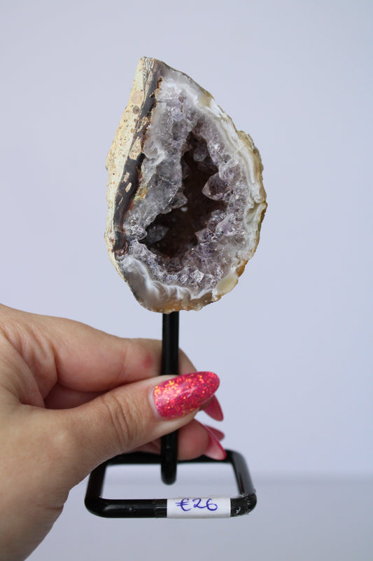 Agaat geode met amethist op standaard - Gemstone Dreams