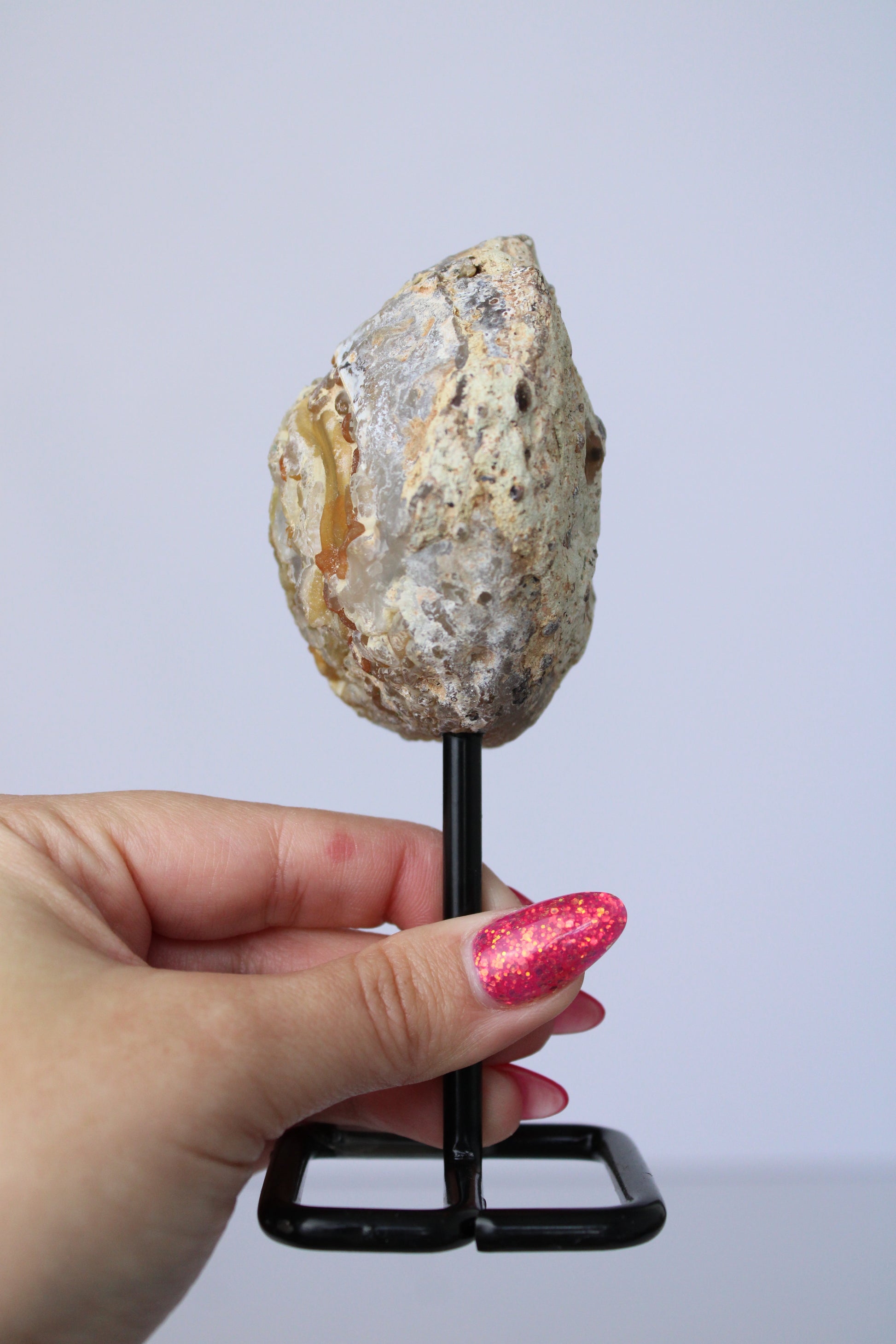 Agaat geode met amethist op standaard - Gemstone Dreams