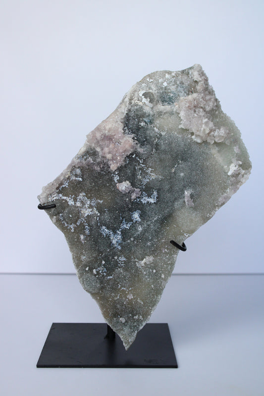 Flower amethyst groen/roze op standaard - Gemstone Dreams