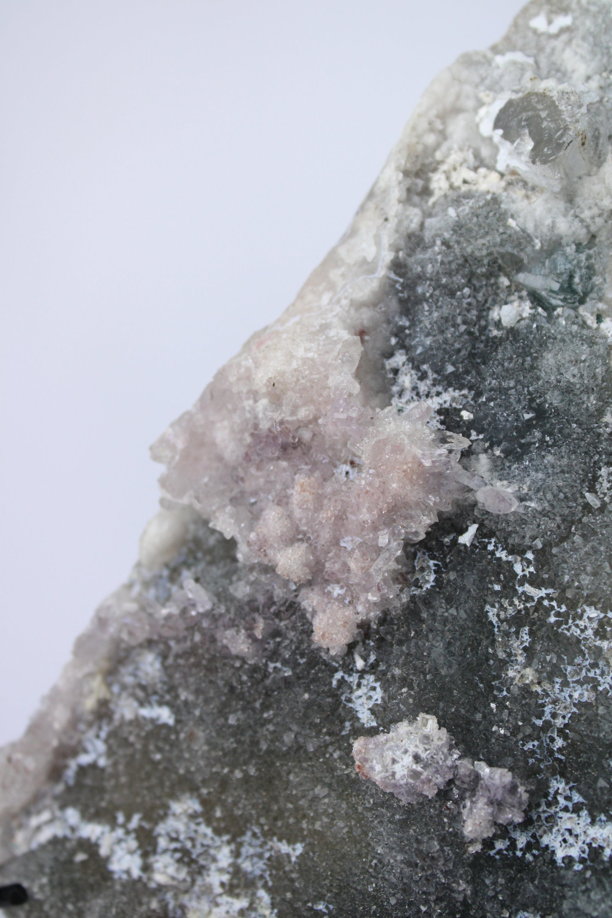 Flower amethyst groen/roze op standaard - Gemstone Dreams