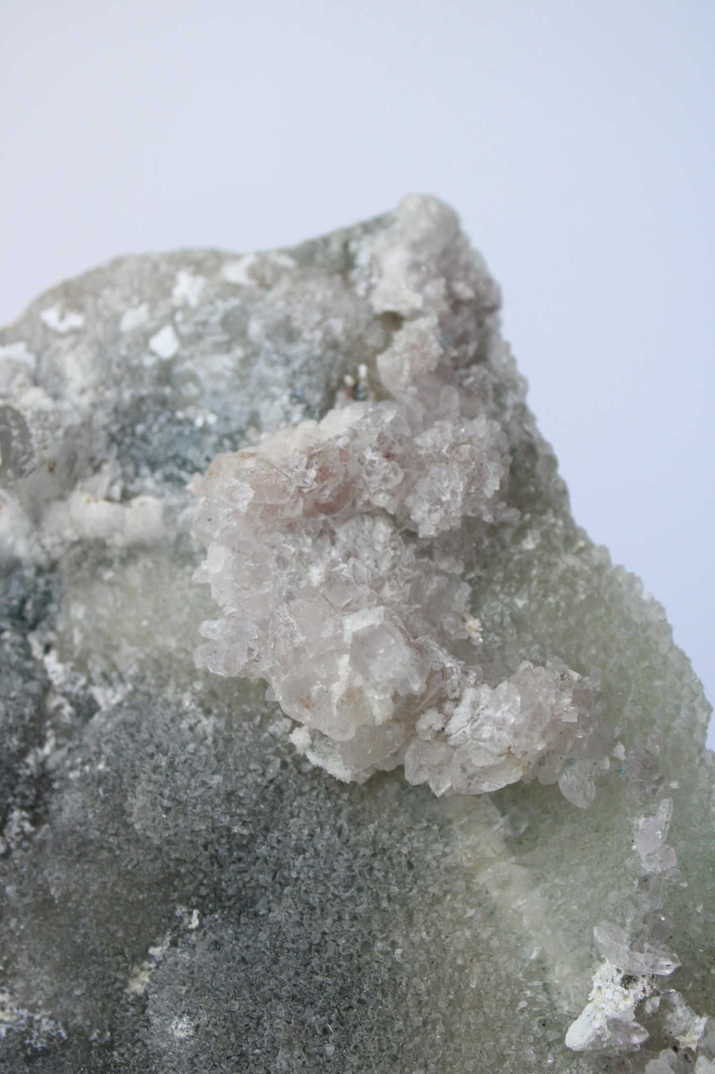 Flower amethyst groen/roze op standaard - Gemstone Dreams