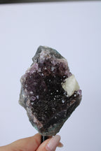 Amethist met calciet cluster op standaard - Gemstone Dreams