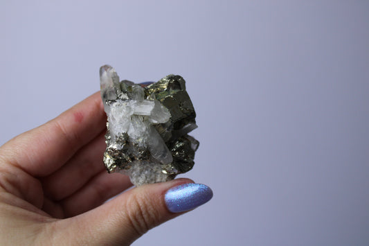 Pyriet met kwarts cluster 2 - Gemstone Dreams