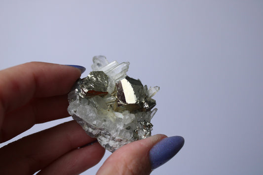 Pyriet met kwarts cluster 3 - Gemstone Dreams
