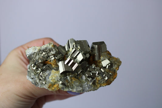 Pyriet met kwarts cluster 10 - Gemstone Dreams