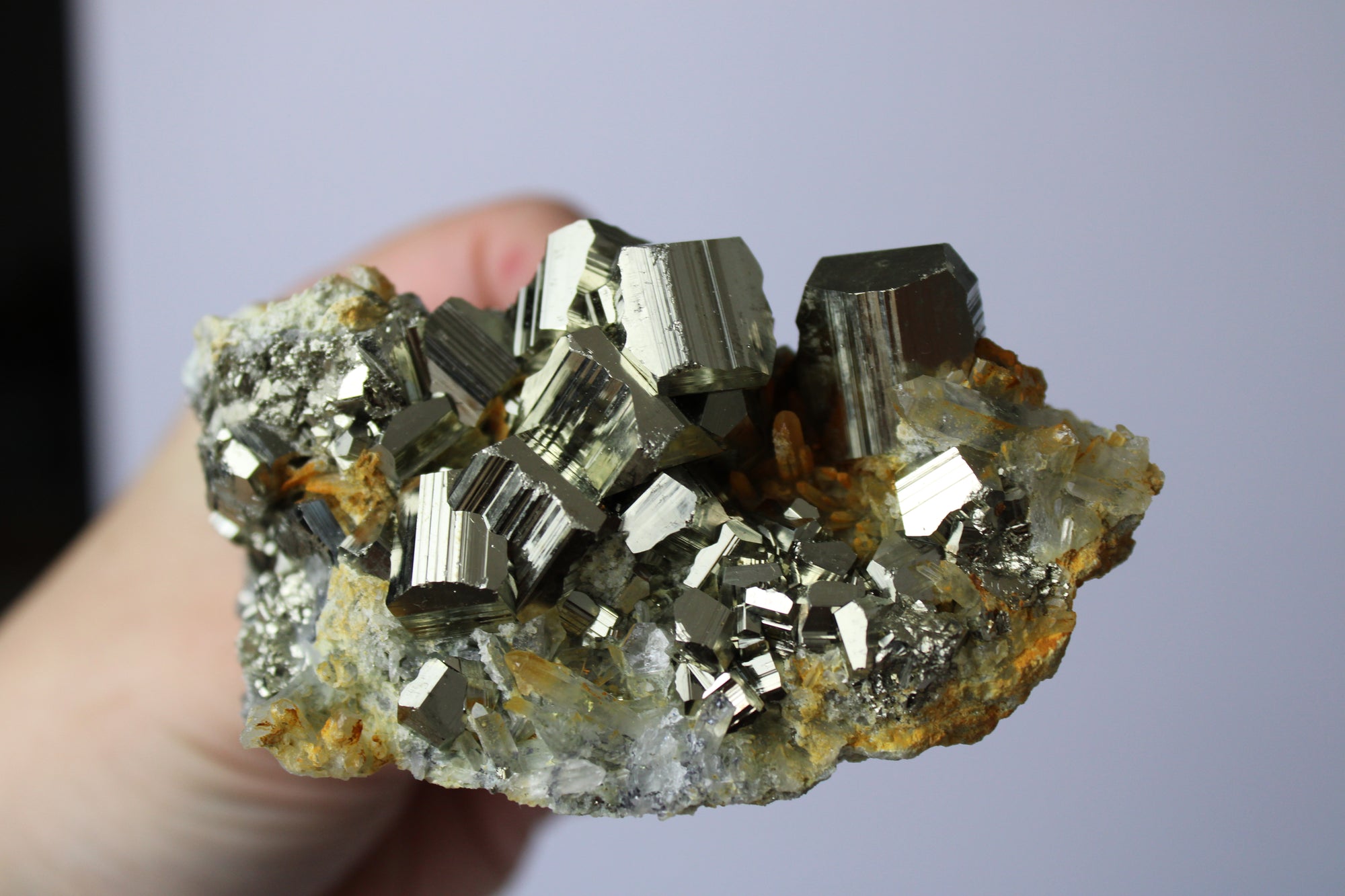 Pyriet met kwarts cluster 10 - Gemstone Dreams