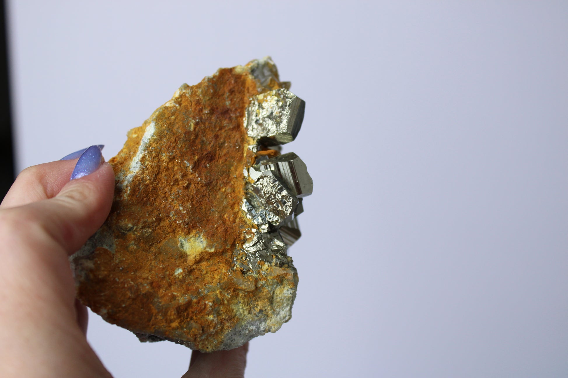 Pyriet met kwarts cluster 10 - Gemstone Dreams