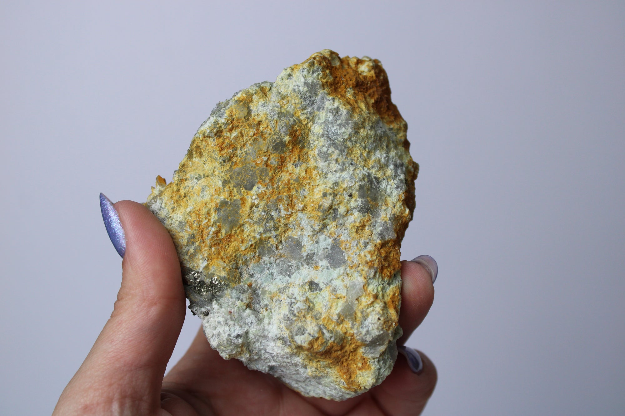 Pyriet met kwarts cluster 10 - Gemstone Dreams