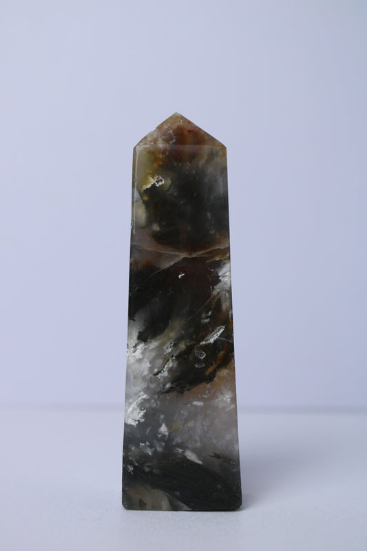 Blue plume agaat toren - Gemstone Dreams