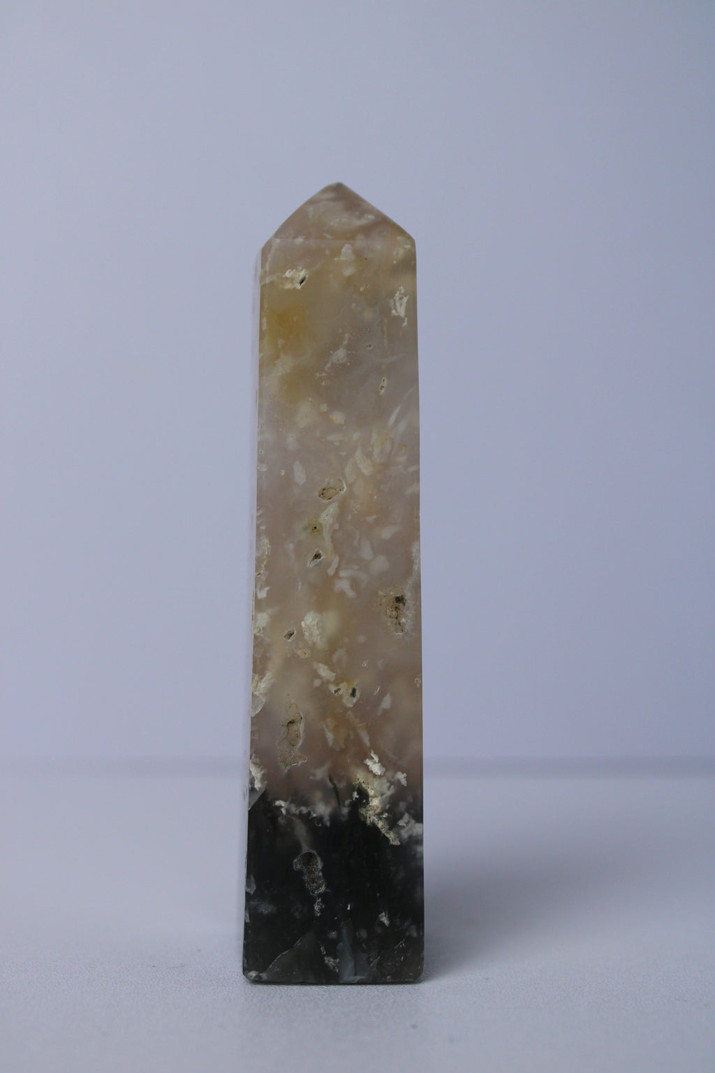 Blue plume agaat toren - Gemstone Dreams