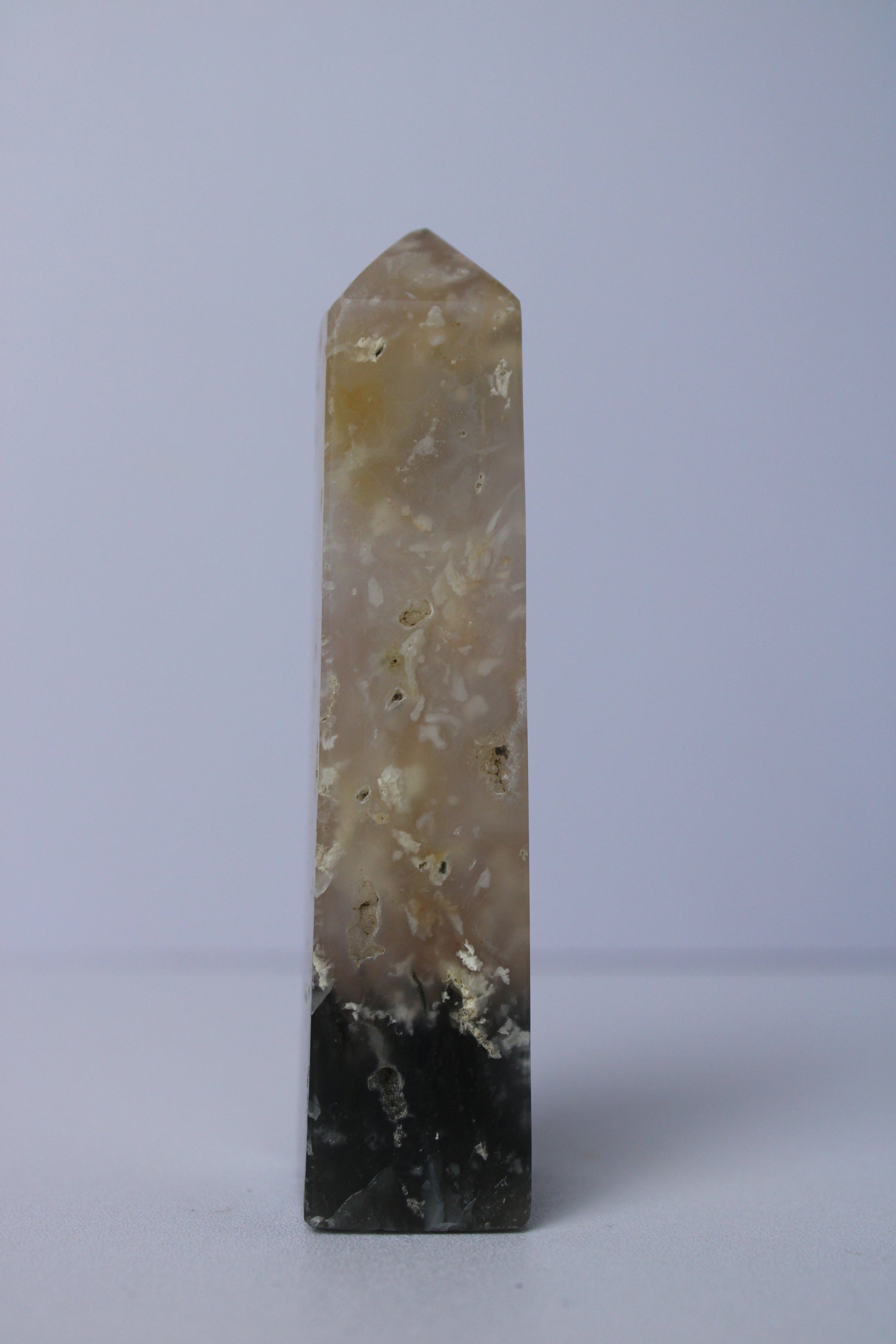 Blue plume agaat toren - Gemstone Dreams