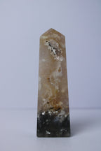 Blue plume agaat toren - Gemstone Dreams