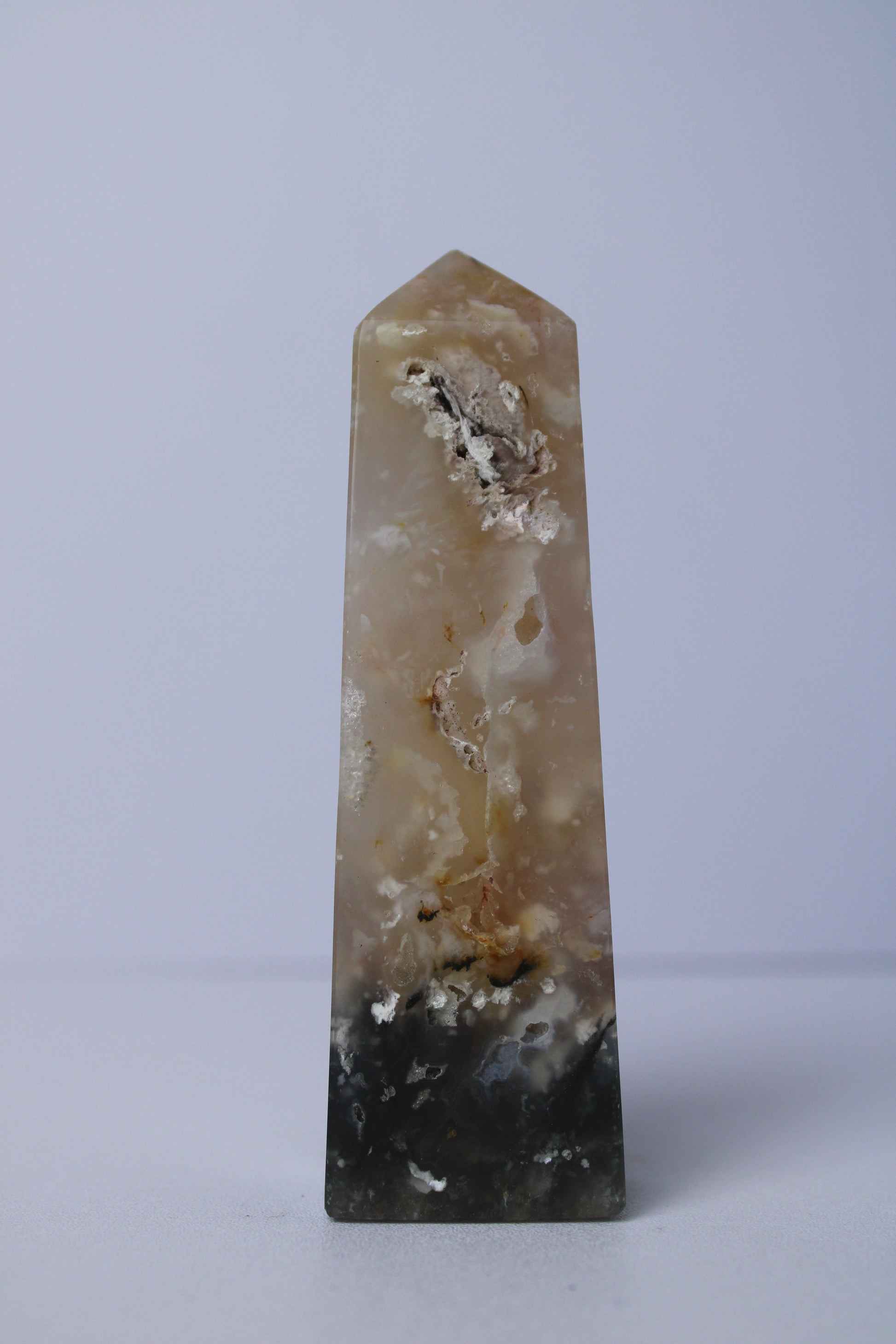 Blue plume agaat toren - Gemstone Dreams