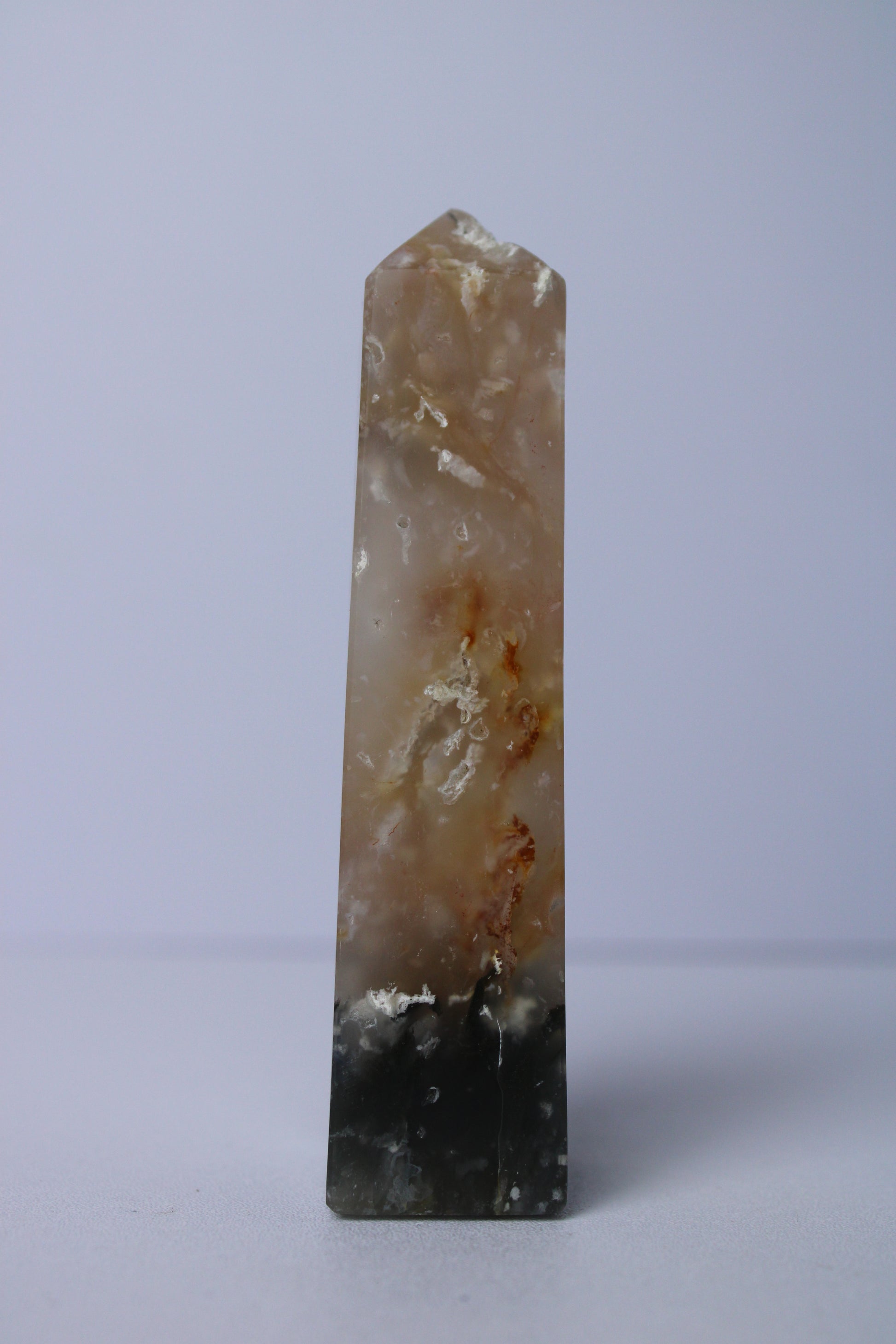 Blue plume agaat toren - Gemstone Dreams