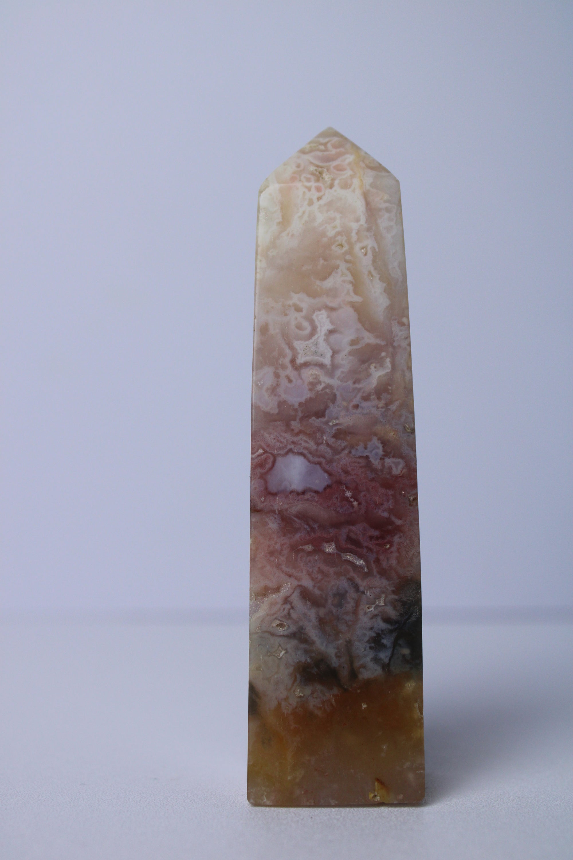 Pink plume agaat toren - Gemstone Dreams