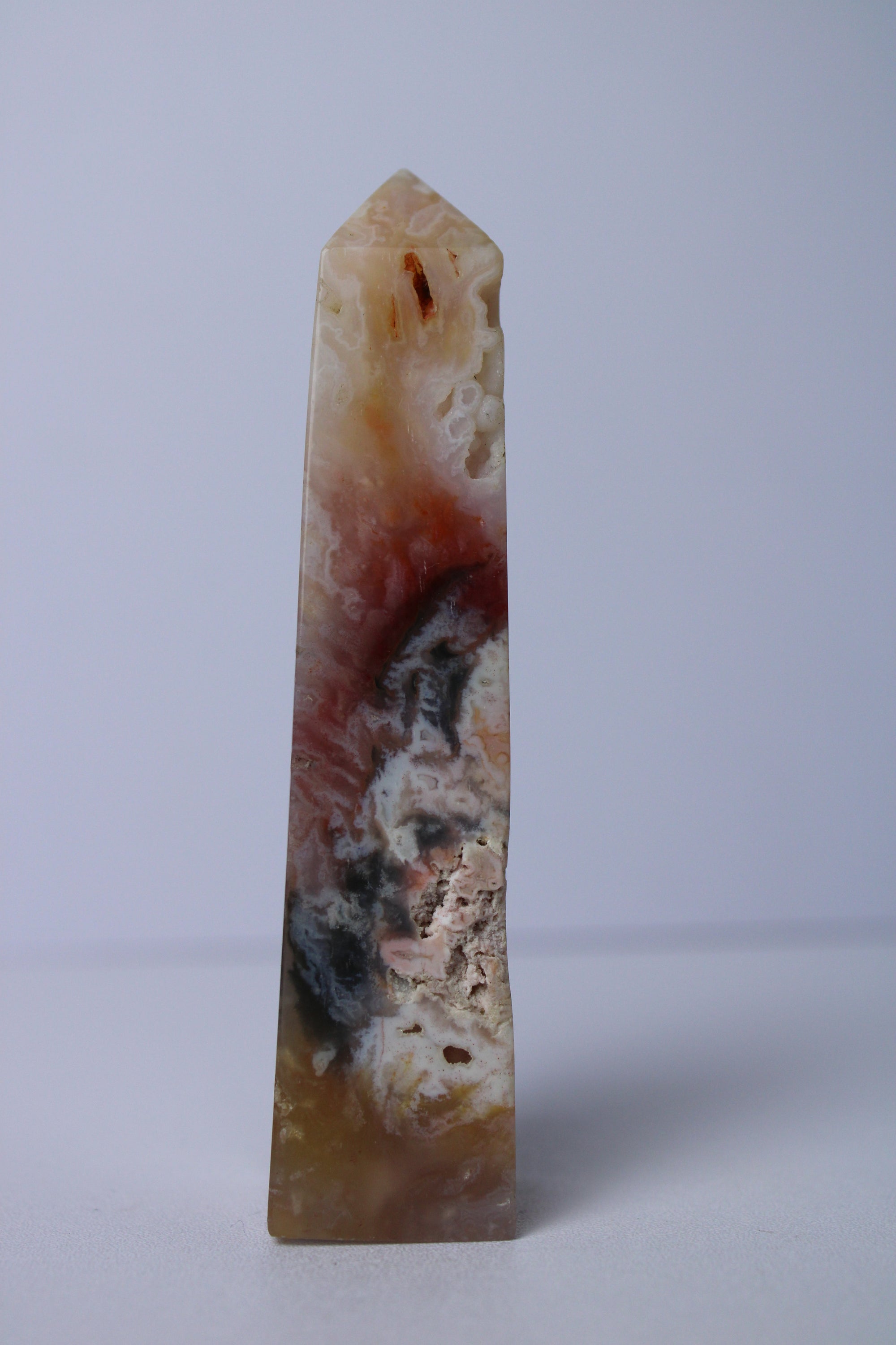 Pink plume agaat toren - Gemstone Dreams
