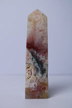 Pink plume agaat toren - Gemstone Dreams