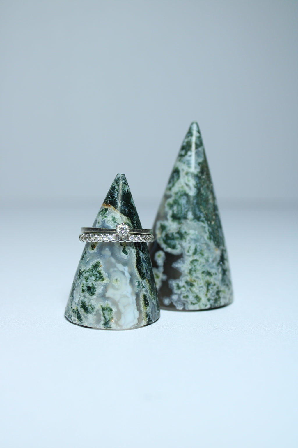Ring holder moss agate