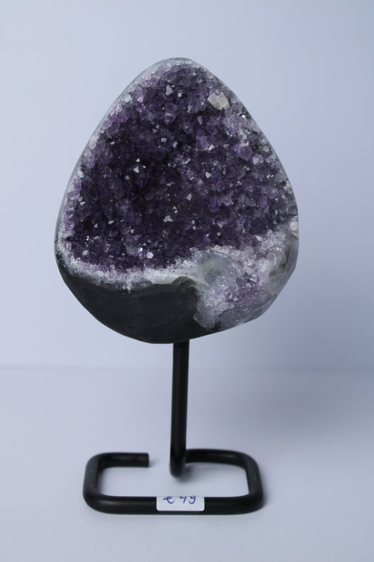 Amethist geode op standaard - Gemstone Dreams