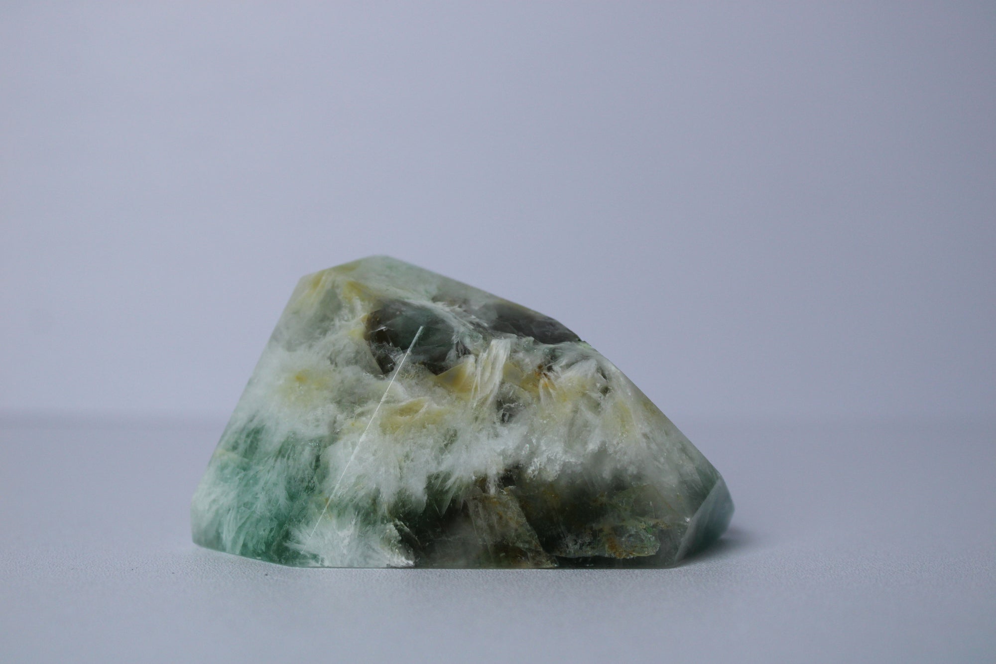 Feather fluoriet freeform - Gemstone Dreams