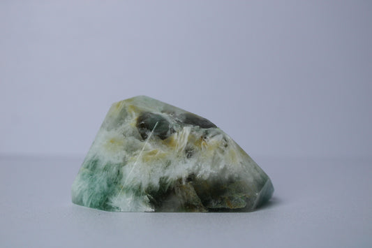 Feather fluoriet freeform - Gemstone Dreams