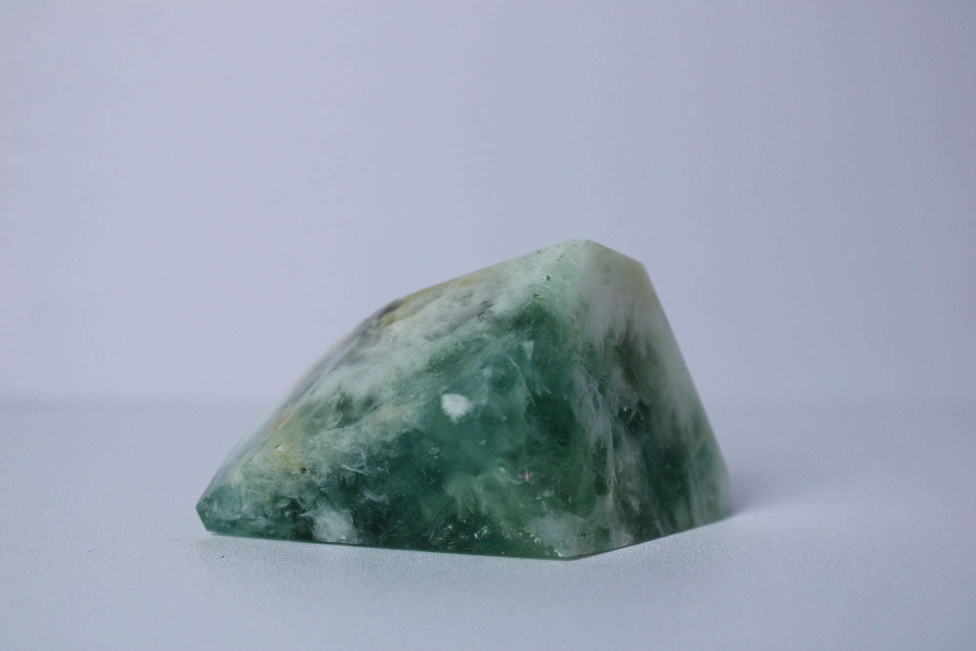 Feather fluoriet freeform - Gemstone Dreams