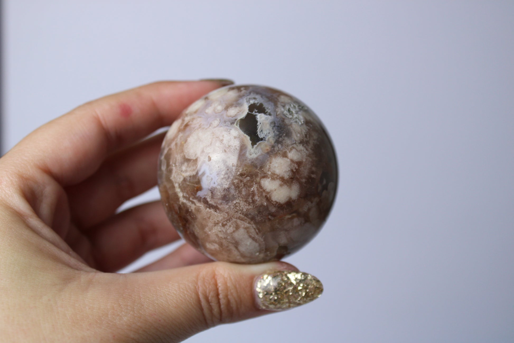 Zwarte bloemagaat bol - Gemstone Dreams