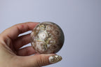 Zwarte bloemagaat bol - Gemstone Dreams