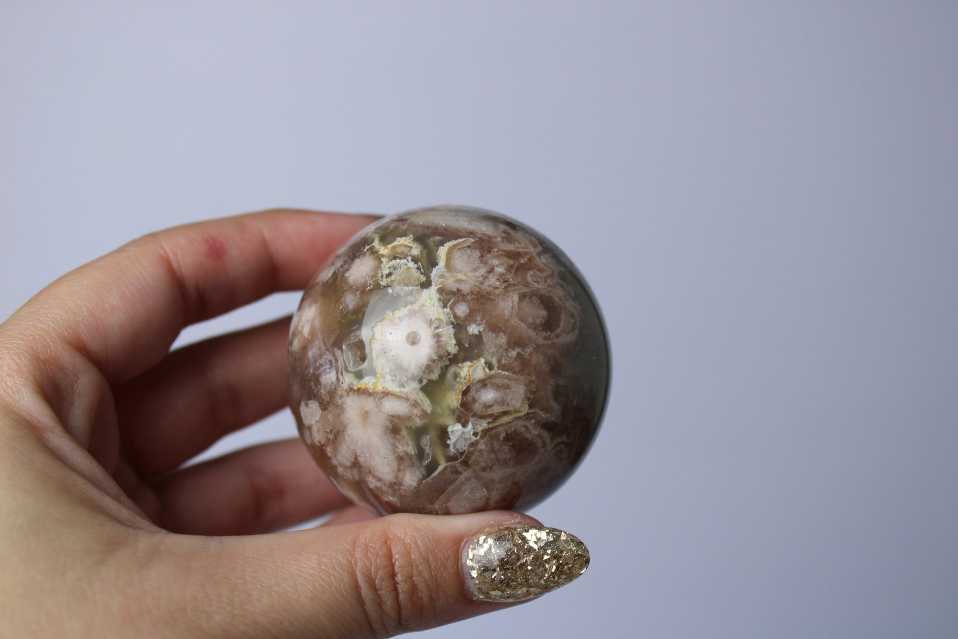 Zwarte bloemagaat bol - Gemstone Dreams