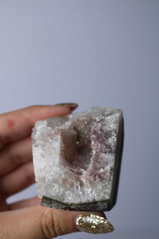 Roze regenboog amethist freeform - Gemstone Dreams