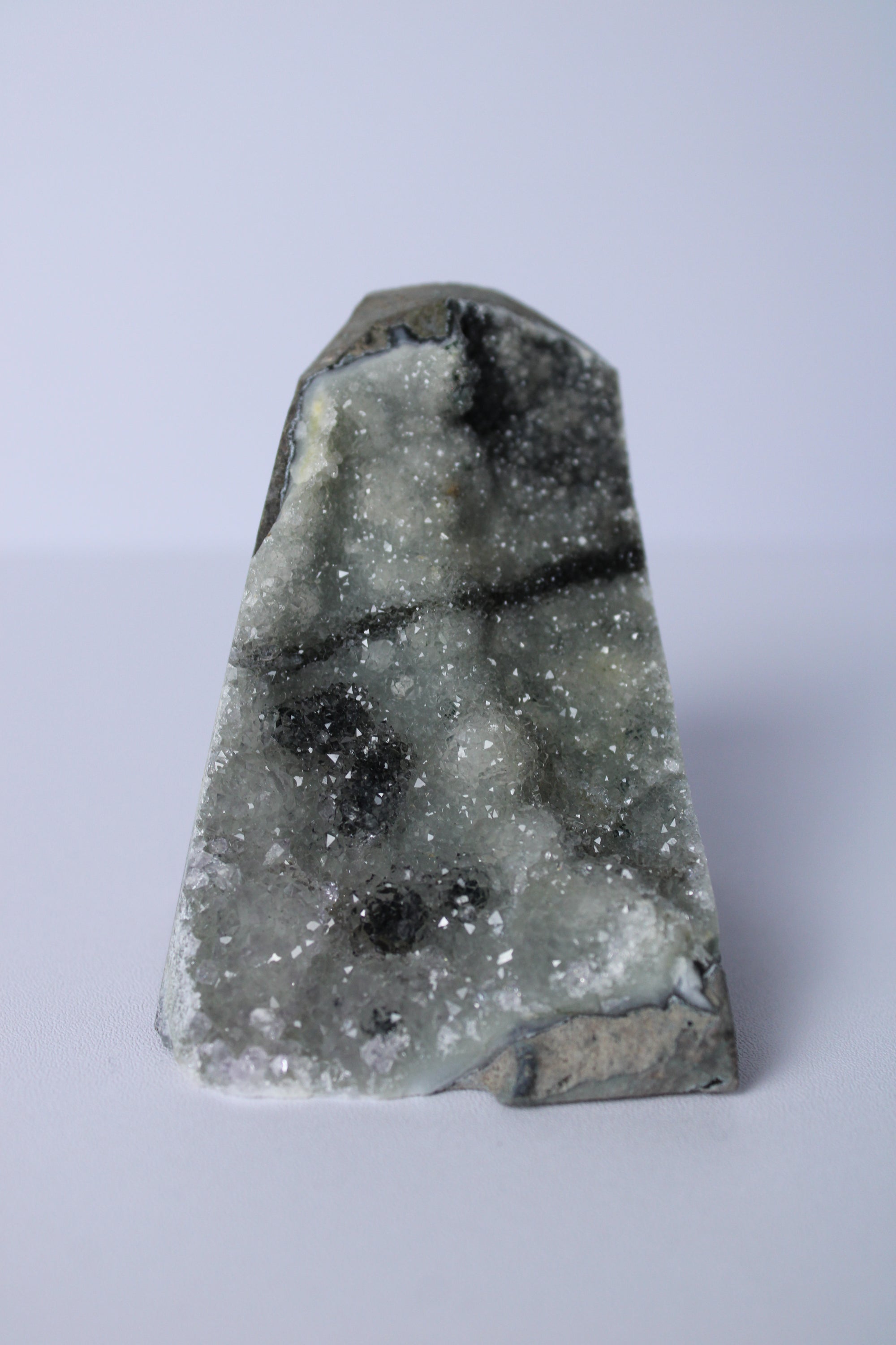 Regenboog amethist cutbase - Gemstone Dreams