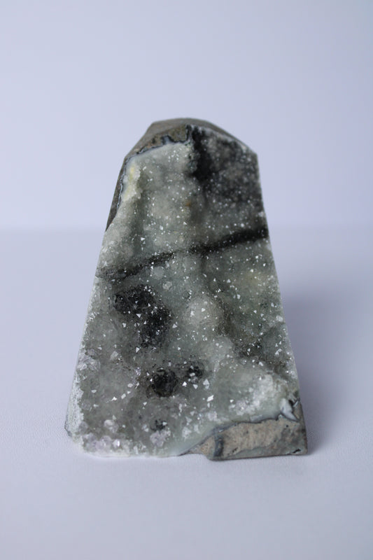 Regenboog amethist cutbase - Gemstone Dreams