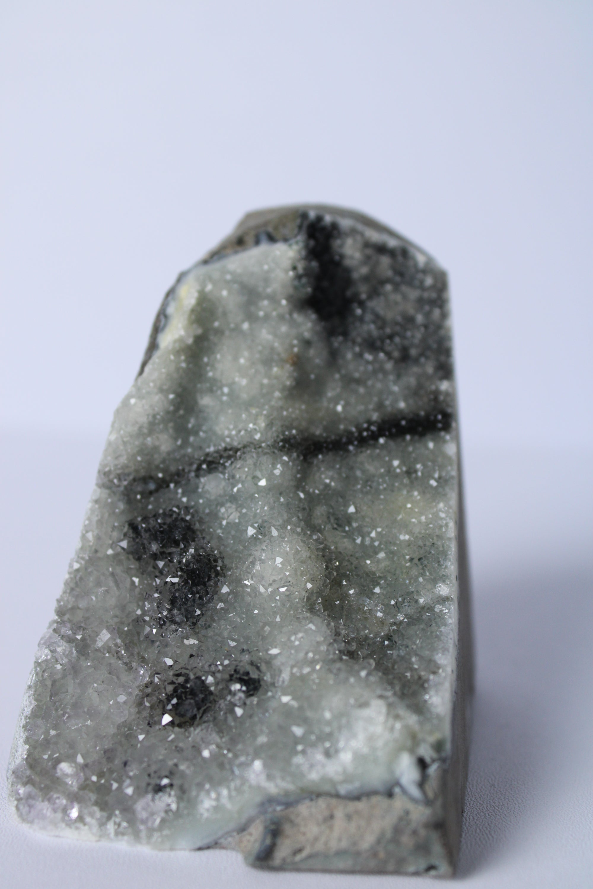 Regenboog amethist cutbase - Gemstone Dreams