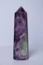 Paarse fluoriet toren - Gemstone Dreams