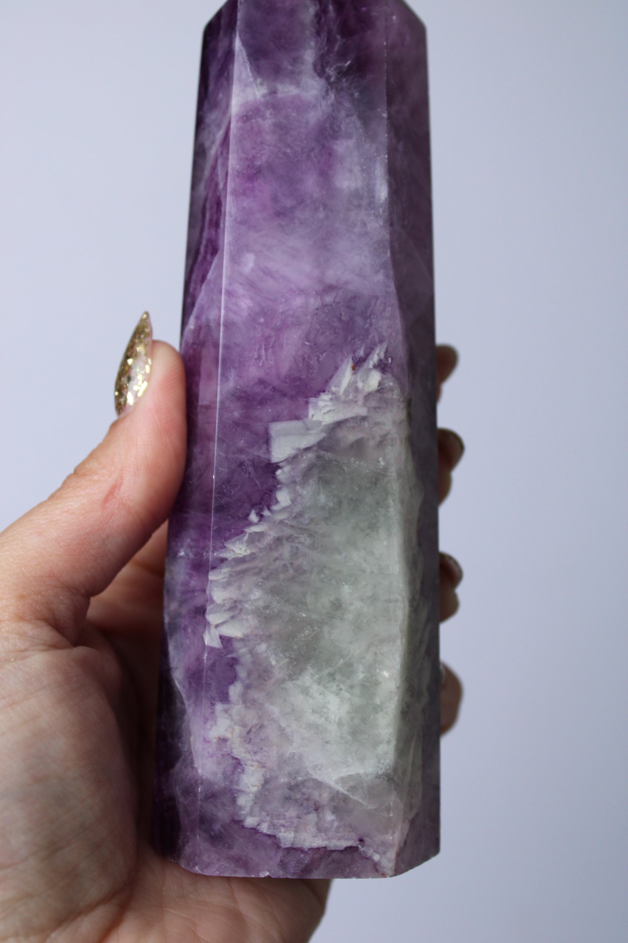 Paarse fluoriet toren - Gemstone Dreams