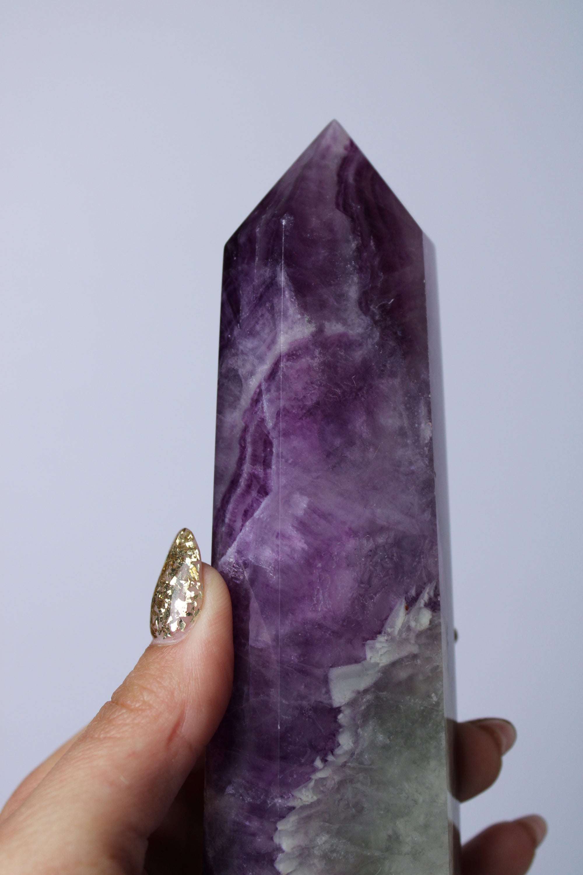 Paarse fluoriet toren - Gemstone Dreams