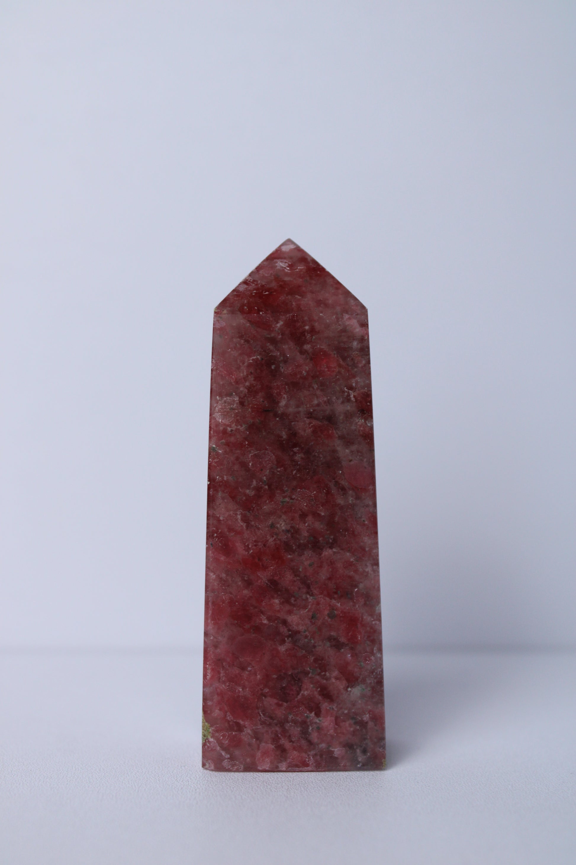 Rhodoniet toren - Gemstone Dreams