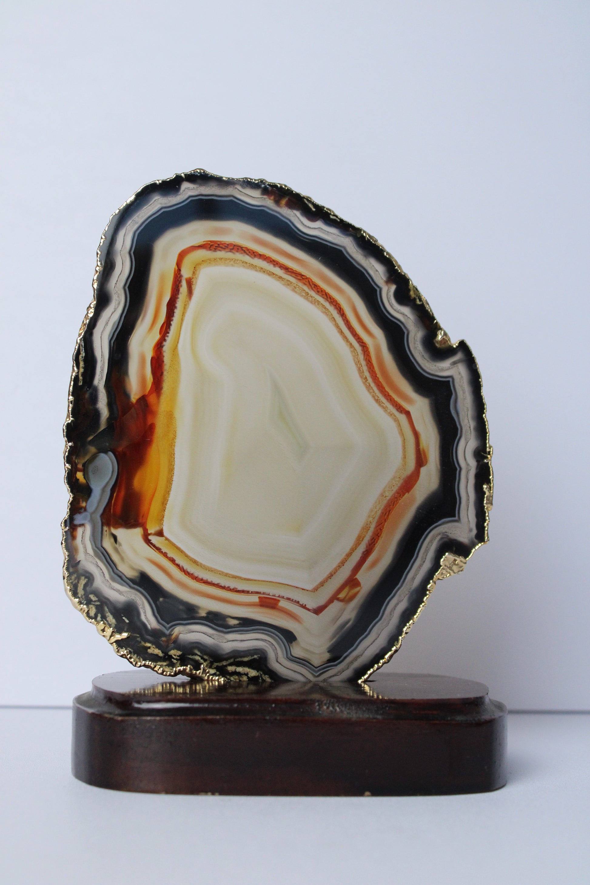 Agaatschijf (gold plated) op standaard - Gemstone Dreams