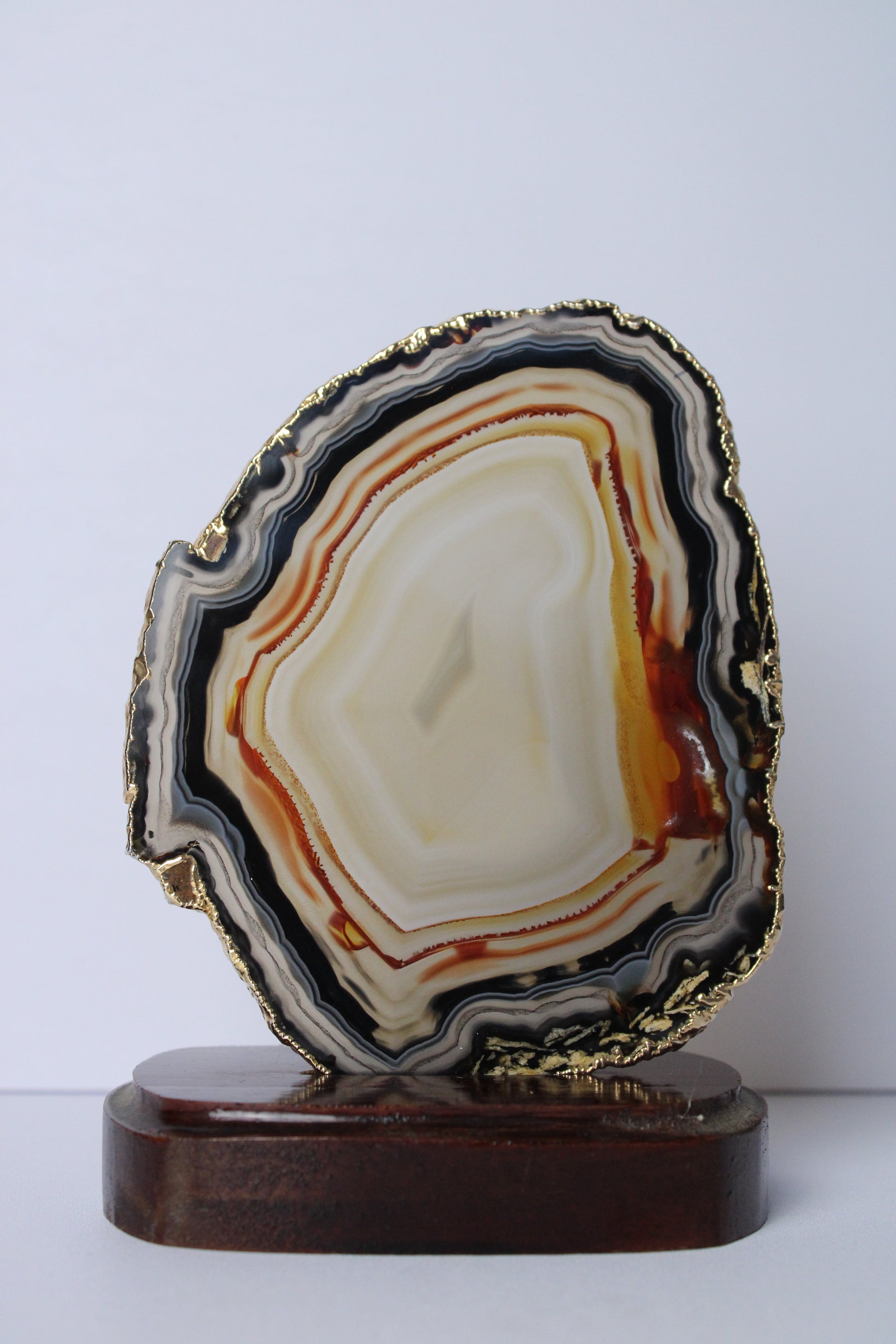 Agaatschijf (gold plated) op standaard - Gemstone Dreams