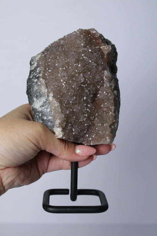 Regenboog amethist op standaard - Gemstone Dreams
