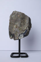 Regenboog amethist op standaard - Gemstone Dreams