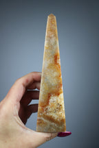 Roze amethist obelisk