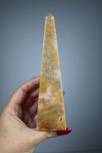 Roze amethist obelisk