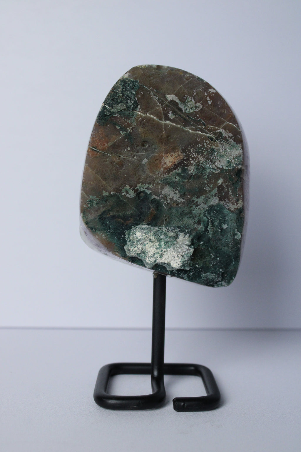 Regenboog amethist op standaard - Gemstone Dreams