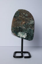 Regenboog amethist op standaard - Gemstone Dreams