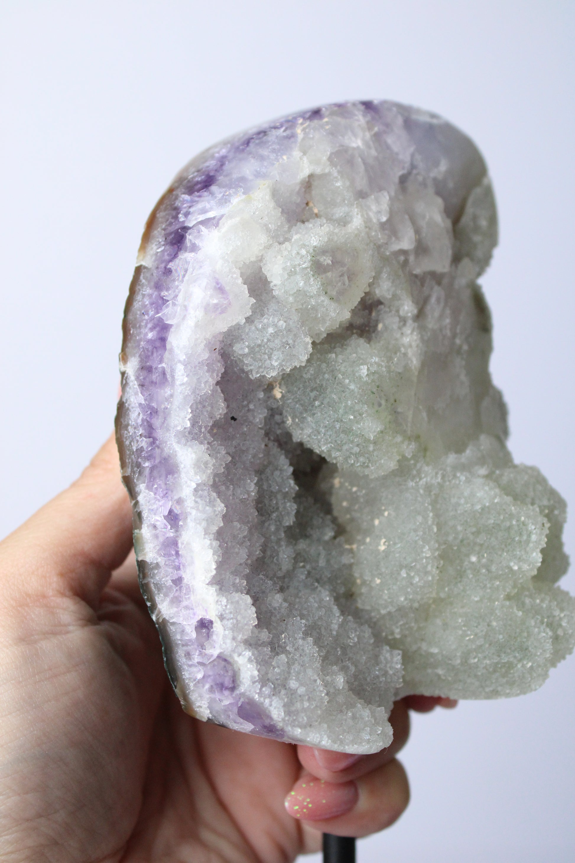 Regenboog amethist op standaard - Gemstone Dreams